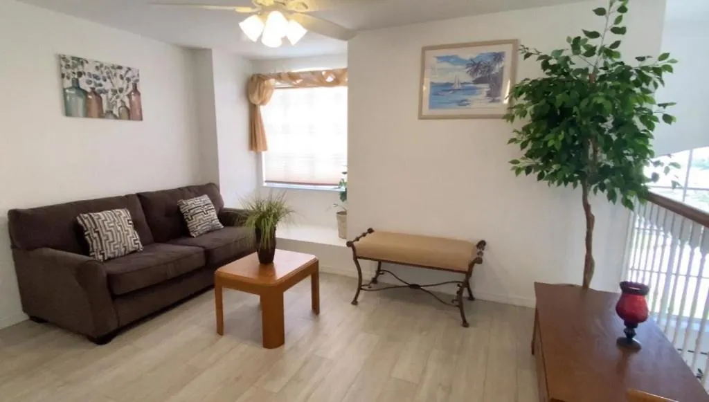 Holiday home Spacious Modern And Clean Pool Home With Spa Davenport