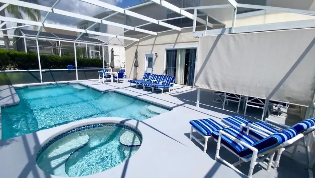 Spacious Modern And Clean Pool Home With Spa Davenport